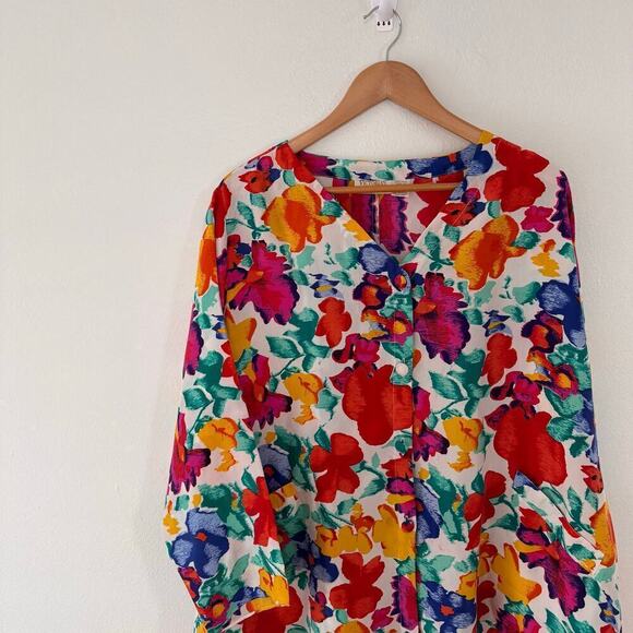 Vintage Victoria's Secret Women's 100% Silk Floral Button Down Top Size Large - Picture 3 of 4